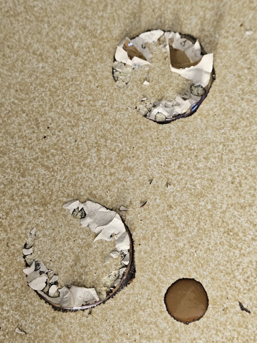 redravenpottery's tweet image. Not every kiln story has a happy ending… 🥺 These two cups got their glaze fused to the tray – a hard lesson in pottery, but part of the craft. Sharing the process, bumps and all 💔

#ceramicsfail #potteryprocess #handmadewithlove #behindtheclay #artistlife