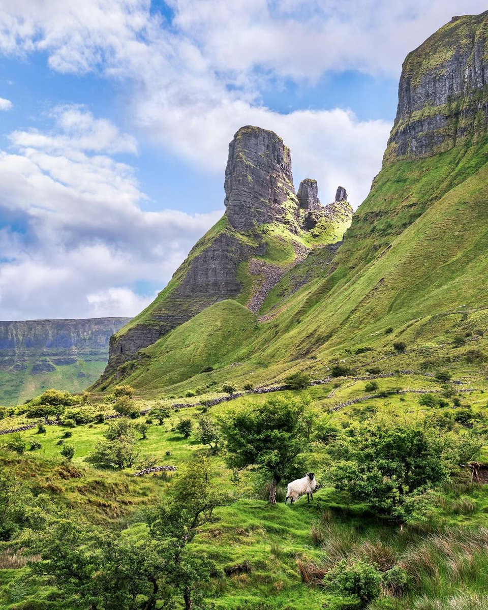 Nascosto sotto gli occhi di tutti! 🐑💚

Eagle’s Rock nella valle di Glenade, Contea di Leitrim, è uno spettacolo da non perdere. Riesci a vedere chi altro sta godendo della vista? 👀

📍 Valle di Glenade, Contea di Leitrim
📸 instagram.com/garethwrayphot…