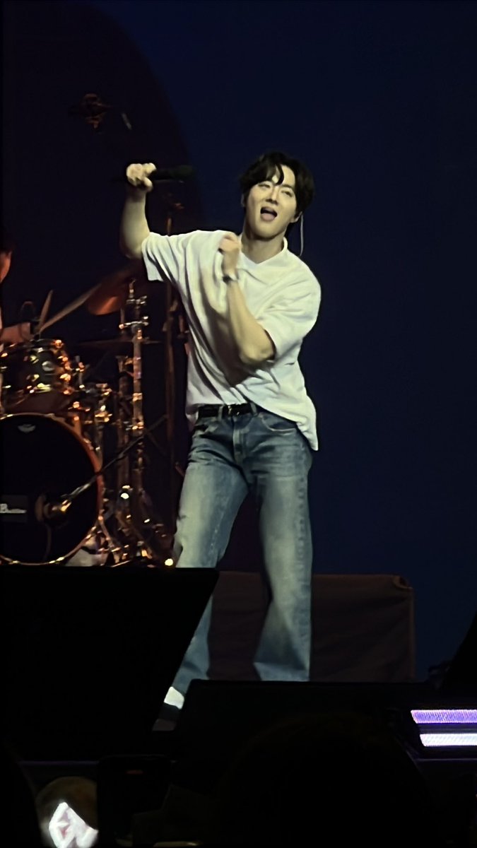 What dance move is this Suho? 

Excited to see more dance moves later!!! 😝 

#WhatSuhoDoes #SUHO #수호 #김준면 #EXO #SUHOInKualaLumpur #SUHOStarlitSanctuary #SUHOinMalaysia