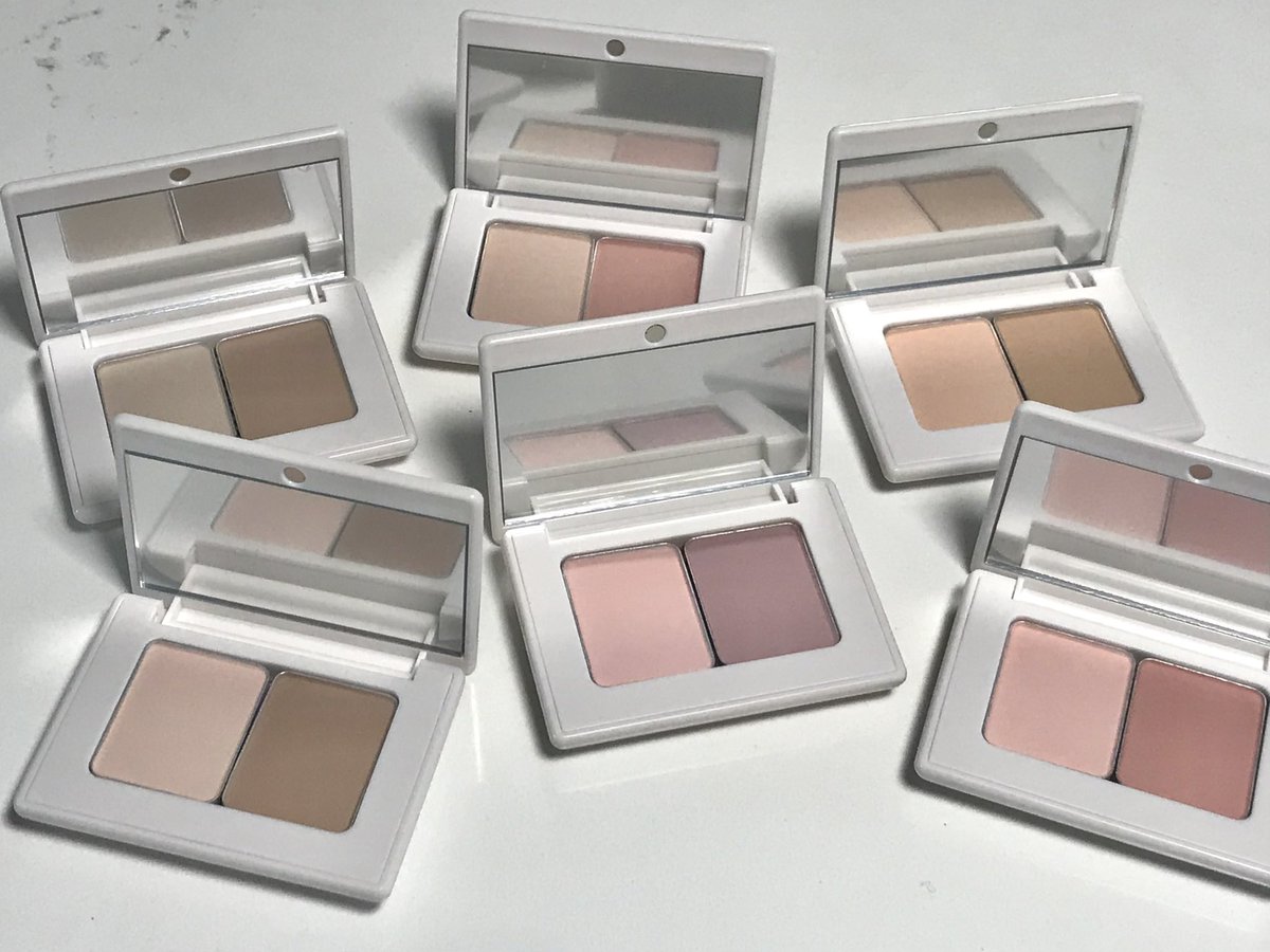 #광고
#RT 추첨 3분께 섀도우 듀오 택 1을 보내드려요

에센셜한 베이스+음영컬러 2구로 구성된 VDL 에센셜 섀도우 듀오가 6월 한달 간 1+1 프로모션 진행 예정이래요 🧌
버릴 컬러 없이 고급지게 발색되는 섀도우라서
출근길, 등교길에 간단한 메이크업 하시는 분들께 추천드립니다 🤤