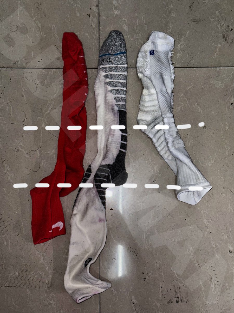 没见过的人根本不知道我50码脚的袜子(2xl)到底和普通袜子差多少，如图可见，我的脚掌部分等于普通袜子的脚掌部分➕袜筒的长度