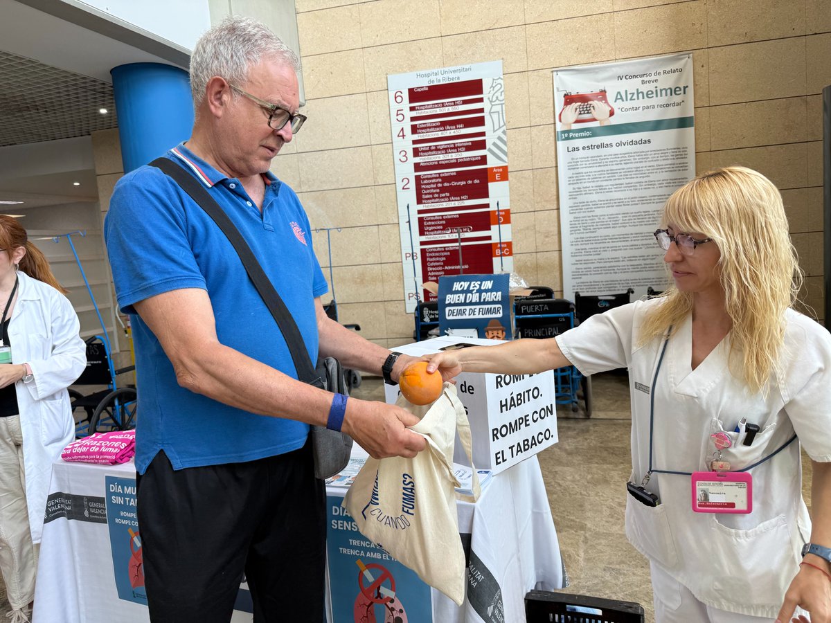 🚭Hui a l'Hospital de La Ribera celebrem el #DíaMundialSinTabaco amb una taula del Servici de Pneumologia.

🍊A canvi d'un cigarret, regalem taronges donades per <a href="/avaasaja/">avaasaja</a>.

💬Trenca l'hàbit. Trenca amb el tabac.🍃🚬❌

#HospitalLaRibera #RompeElHábito #DejaElTabaco #Neumología