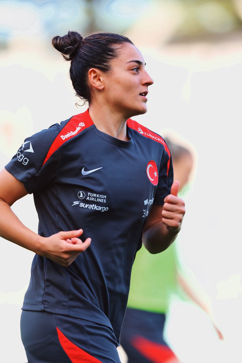 Son hazırlıklar tamam, şimdi mücadele zamanı💪🏼🇹🇷 
Türkiye -İrlanda 
20:00 Trt spor