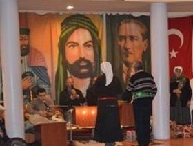 Biz Aleviler kanunla Türk olmadık. Bize bin yıldır Türkmen derler.
Alevi düşmanlığı Türk düşmanlığıdır.