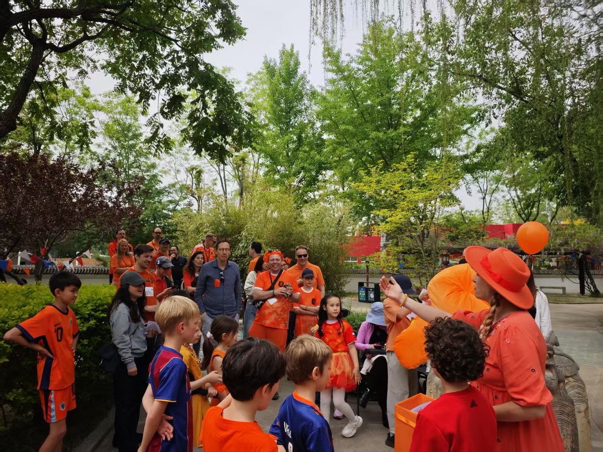 WAB_LIVE's tweet photo. Celebration of King‘s Day at WAB🎉The Dutch School in Beijing is WAB's Dutch home language after-school program for students in ES, MS and HS, classes are also open to Dutch-speaking non-WAB students. T find out more, please visit https://t.co/SYCEgmEdye (in Dutch). https://t.co/dmAJS3zUJ9