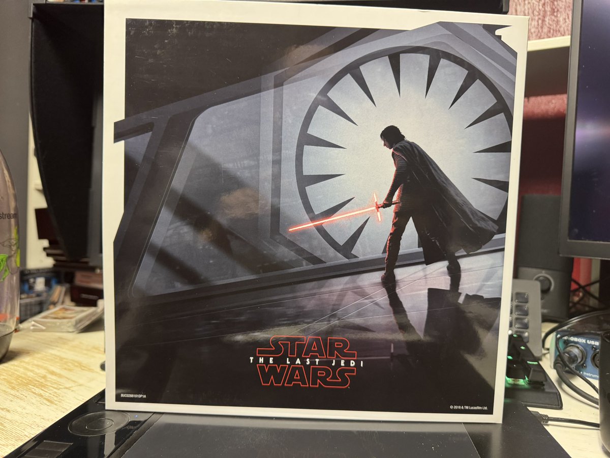 Star Wars home video saga
Chaque jour une édition random de la saga
J10
Star Wars the last Jedi  UK 2018
Big Sleeve edition blu ray standard/4kuhd
#starwars
#TheLastJedi 
#physicalmedia
#homevideo
#bluray
#4k