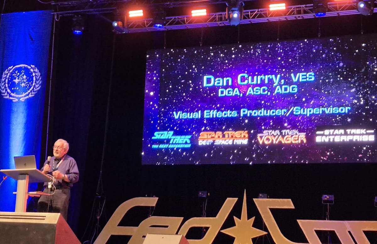 And so it starts with DAN CURRY 😁🥳🖖 at <a href="/FedCon/">FedCon</a> lets get the geek on 🤪🤩 #scifi #fedcon #StarTrekTNG