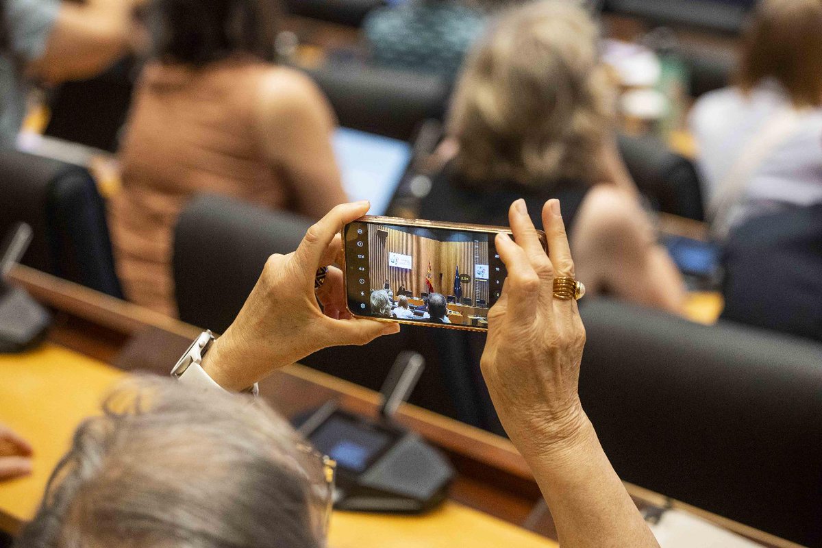 Harmon (@somosharmon) on Twitter photo II Congreso <a href="/Plat_OneHealth/">Plataforma One Health</a> . Llenazo absoluto.
Salud, economía y medio ambiente. Con la ministra <a href="/Monica_Garcia_G/">Mónica García</a>.
Nuestra Alba Nicolás nos cuenta más en <a href="/Ethic_/">Ethic</a> : ethic.es/one-health/ II Congreso <a href="/Plat_OneHealth/">Plataforma One Health</a> . Llenazo absoluto.
Salud, economía y medio ambiente. Con la ministra <a href="/Monica_Garcia_G/">Mónica García</a>.
Nuestra Alba Nicolás nos cuenta más en <a href="/Ethic_/">Ethic</a> : ethic.es/one-health/