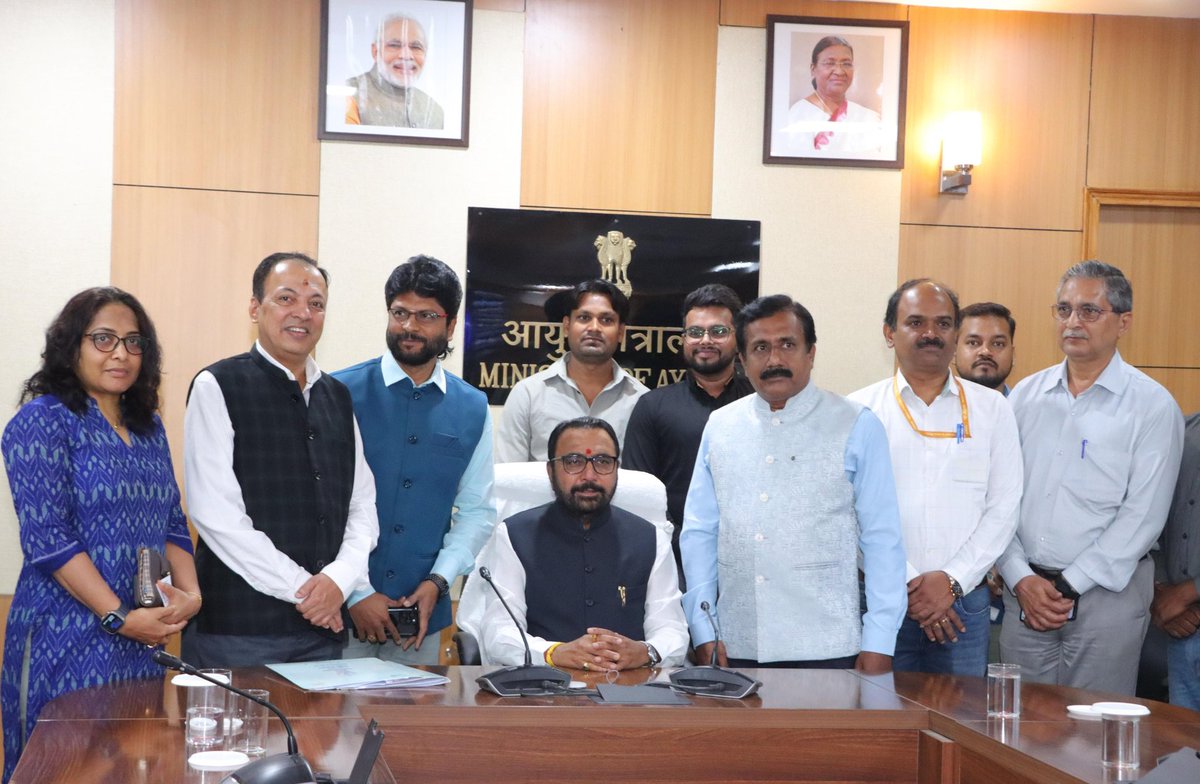 In a major step to boost transparency, tackle misinformation &amp; ensure consumer protection in traditional medicine, launched the #AyushSuraksha Portal today at Ayush Bhawan, New Delhi.

This will strengthen regulatory oversight &amp; build trust in the Ayush sector.

#DigitalAyush  🇮🇳