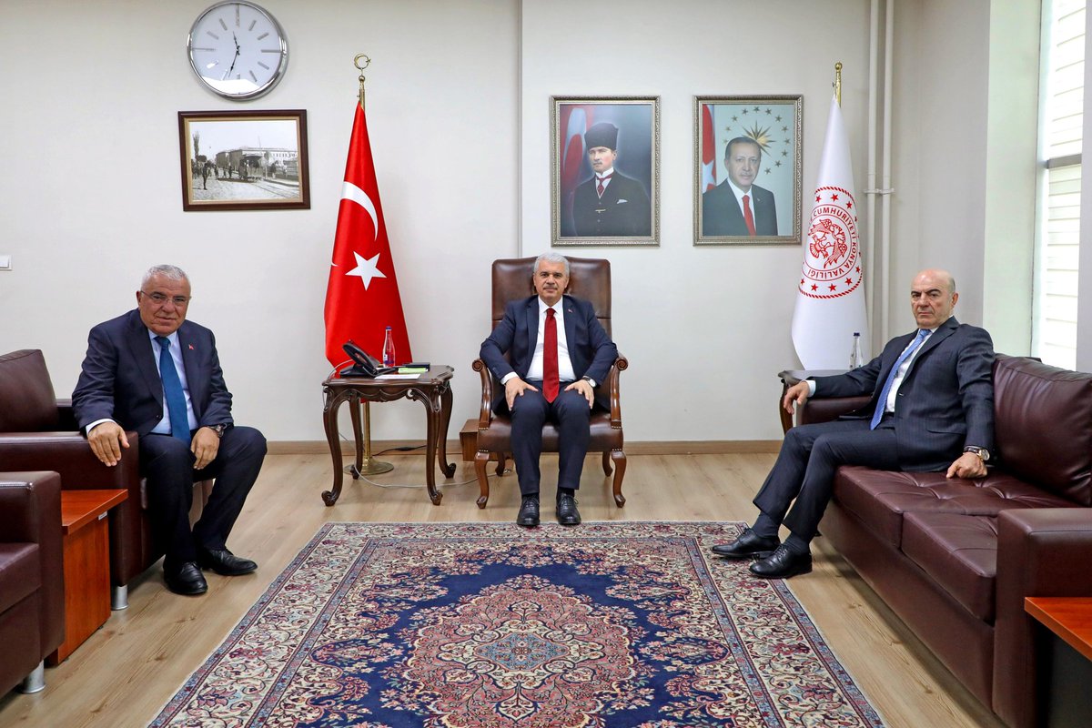 Kırşehir Şeker Fabrikası Genel Müdürü Yavuz Erence ve Duygu Taahhüt ve İnşaat A.Ş. Yönetim Kurulu Başkanı İsmail Doğan’a nazik ziyaretleri için teşekkür ediyorum.