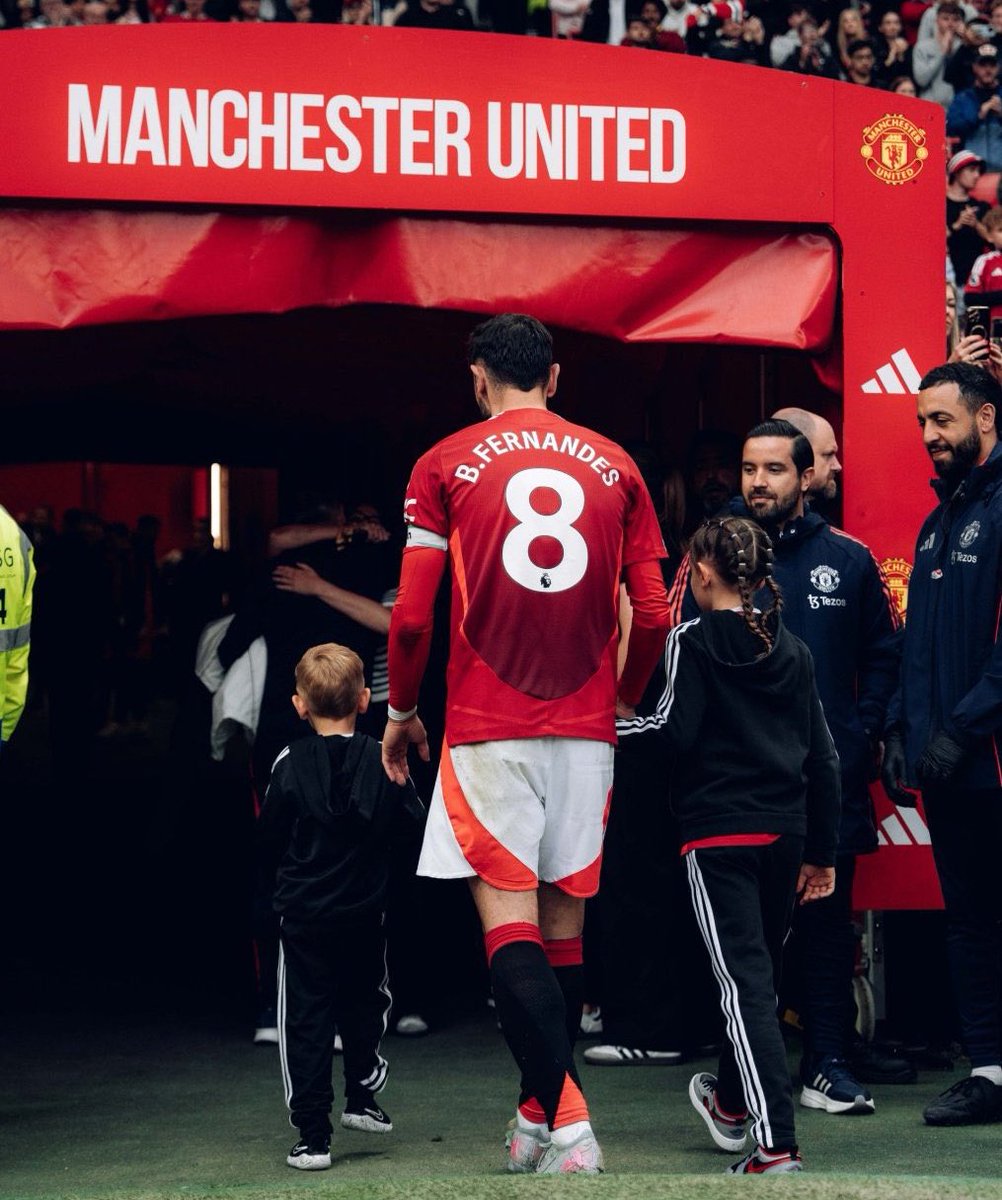 19/20 — 25 goals, 19 assists.
20/21 — 28 goals, 18 assists.
21/22 — 10 goals, 13 assists.
22/23 — 14 goals, 13 assists.
23/24 — 15 goals, 13 assists.
24/25 — 19 goals, 18 assists.

That's 23 G/As minimum in each of the 6 seasons he's been at United.

We cannot replace him.