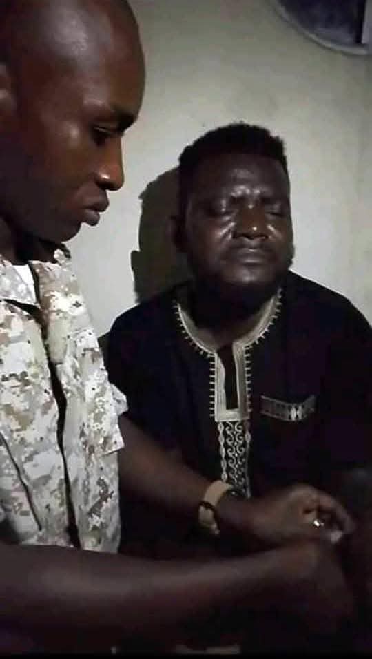 This is the vibrant immigration officer who caught the ritualist along the border. His name is Prince Orji Ugochukwu. He was offered N10m, one iPhone 13Pro &amp; a Tecno Camon 19 as bribe.
Thank God he didn't cave into personal gratifications like many useless officers on our roads.