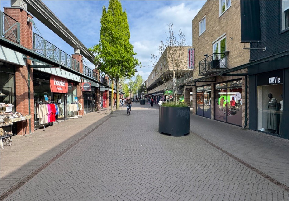 Gemeente Maashorst (@gem_maashorst) on Twitter photo De Sacramentsweg en de Galerij in het Udense centrum zijn toe aan vernieuwing (o.a. riool, kabels). Ook willen we dit deel vergroenen & leefbaarheid vergroten. Denk je mee op de bijeenkomst van 10 juni (19.30u)? Meld je aan: herinrichtingsacramentsweggalerij@gemeentemaashorst.nl De Sacramentsweg en de Galerij in het Udense centrum zijn toe aan vernieuwing (o.a. riool, kabels). Ook willen we dit deel vergroenen & leefbaarheid vergroten. Denk je mee op de bijeenkomst van 10 juni (19.30u)? Meld je aan: herinrichtingsacramentsweggalerij@gemeentemaashorst.nl