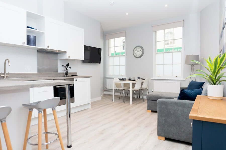 staylets1's tweet photo. Looking for a comfortable stay in #Cheltenham?
#StayLets offers stylish, fully furnished #apartments for short & long-term stays, #corporatelets, & #holidaybreaks.
With great locations & modern amenities, your ideal stay is just a click away! Book now: https://t.co/JMVAowicQ6 https://t.co/ZalAolpy4f