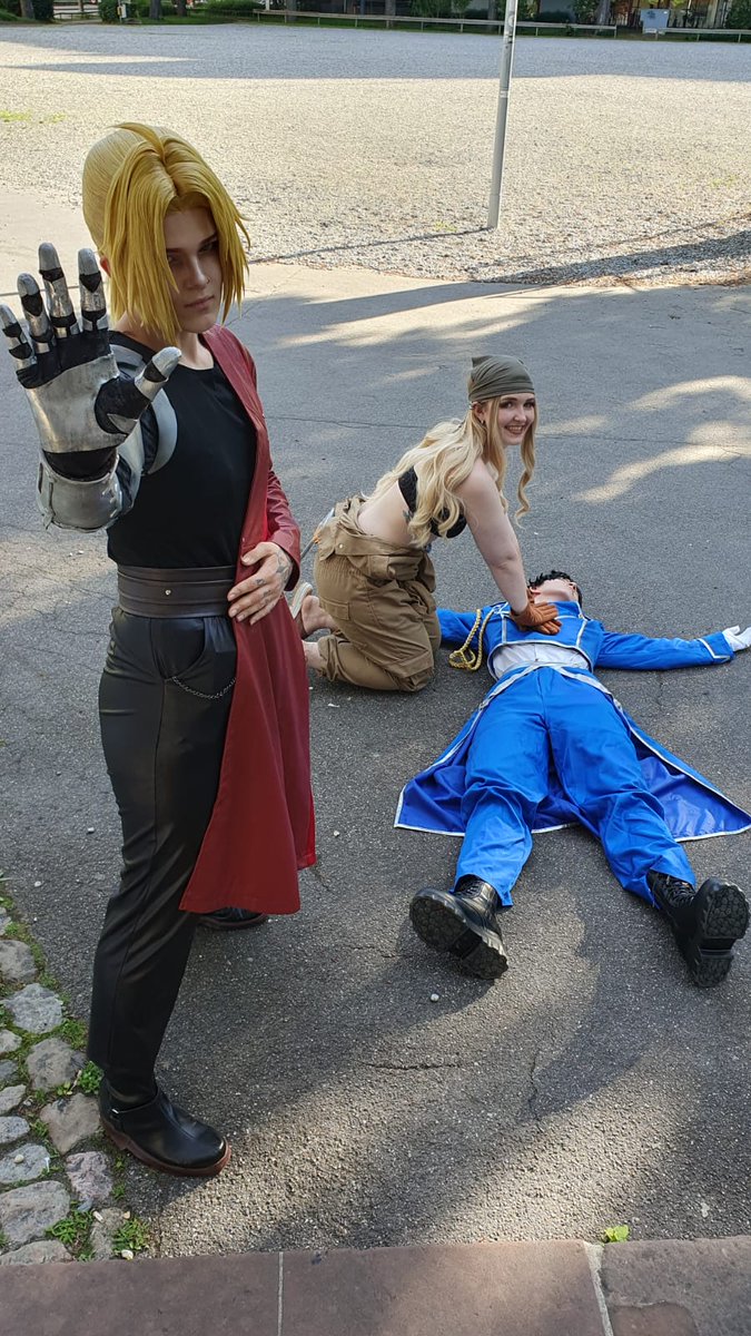 IronicallyC's tweet photo. Fantasy basel was wild gotta drop our masterpiece here🙂‍↕️👋
Roy: captain_darkscar 
Winry: rainwasser
#FullmetalAlchemist #fma #edwardelric #roymustang #winryrockbell https://t.co/hfanm7sdSL