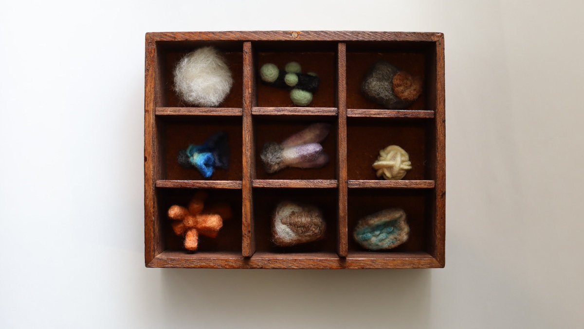 ganesha7428's tweet image. こう並べると面白い世界観だなと自分でも思いました。羊毛鉱物も極めていきたい　
#羊毛フェルト　#羊毛鉱物　#needlefelting