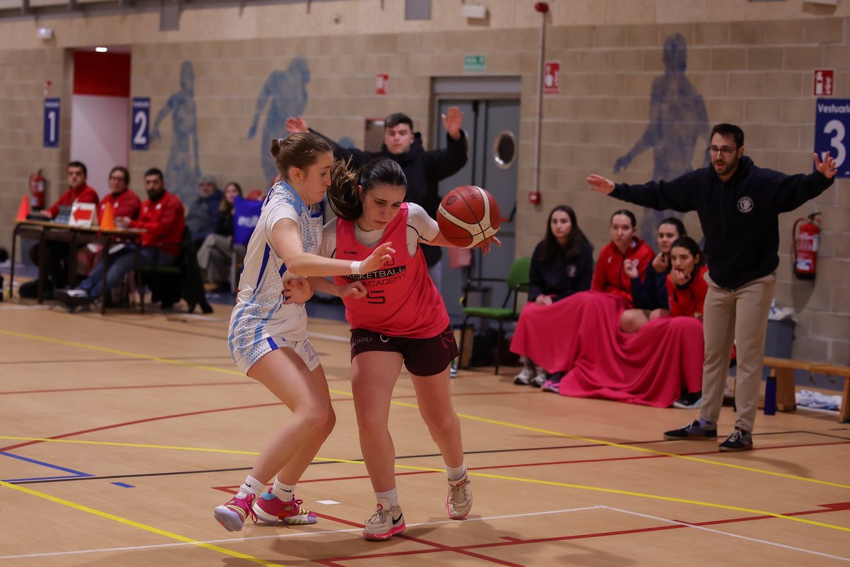 Zentro Basket Madrid (@cbzentro) on Twitter photo El baloncesto es un juego de espacios (milimetros, en algunos momentos) 🤏
Las nuestras, empujando fuerte y ganando y mucho en esta temporada madrileña.
#GoGarnet
Fotos de <a href="/FBMadrid/">Fed. Bcto. de Madrid</a> 📸 El baloncesto es un juego de espacios (milimetros, en algunos momentos) 🤏
Las nuestras, empujando fuerte y ganando y mucho en esta temporada madrileña.
#GoGarnet
Fotos de <a href="/FBMadrid/">Fed. Bcto. de Madrid</a> 📸