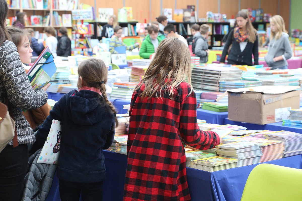 📚😎 Vive la #lecture au soleil !

Nous soutenons le Printemps du Livre de #Cassis : dédicaces, lectures, musique, débats… animés par Claire Chazal.

Rendez-vous du 7 au 9/06, entrée libre pour tous 👉 bit.ly/4k8JzOF