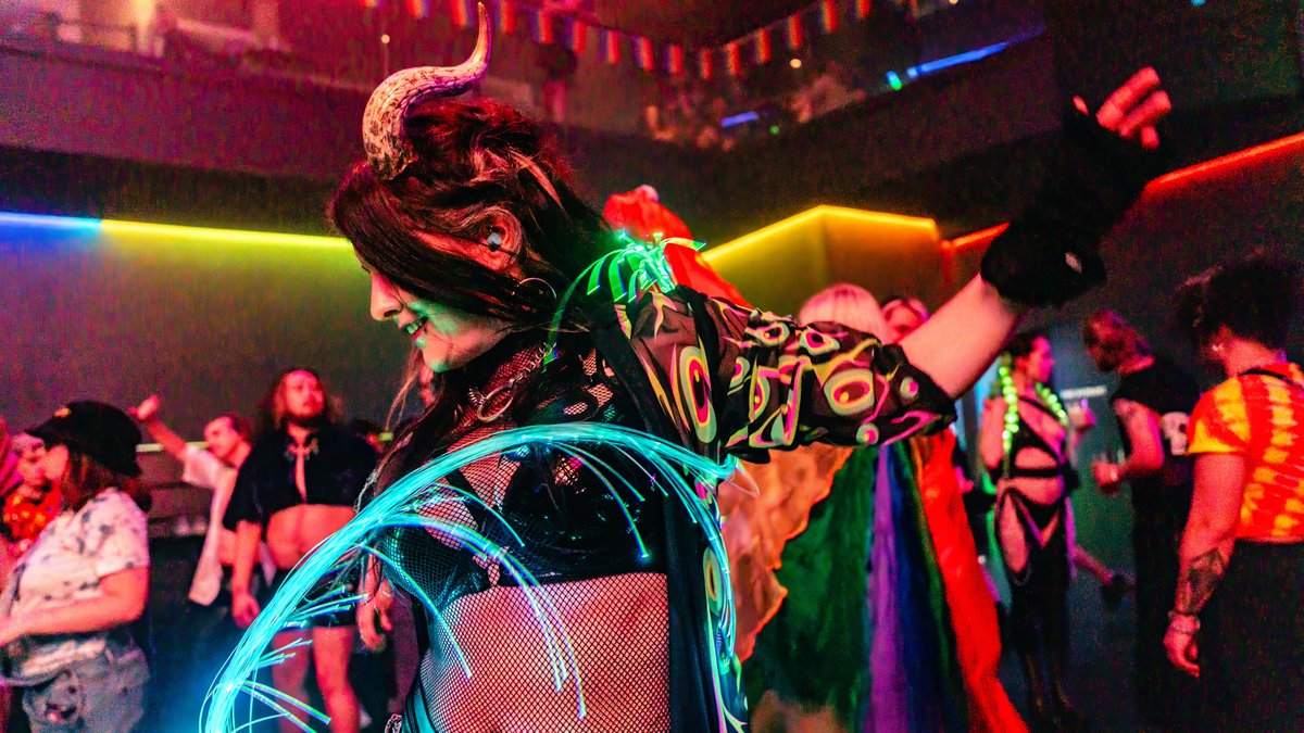 ⚔️ DUNGEONS &amp; FLAGONS RAVE ⚔️
One night only → DJs, potion shots, cosplay chaos + fantasy beats inside the Fortress Arena.

🎟️ $15 inc free drink! Link in bio.
#DnFRave #FortressSydney #DungeonParty #RealmsUnleashed