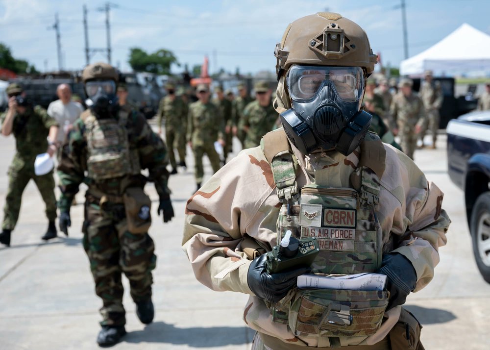 FRIDAY'S FACT:
米軍で行われる訓練の一つに、CBRN訓練があります。CBRNとは、Chemical, Biological, Radiological, Nuclearの略語です。化学・生物・放射線・核（#CBRN）攻撃に対応するための訓練で、個人や地域社会の安全を確保するために必要な知識とスキルを習得することを目的としています。