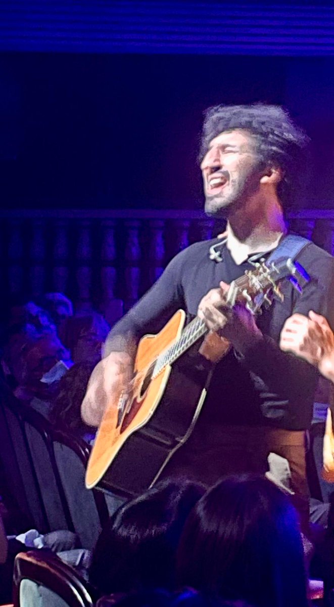 vanbara5's tweet photo. Gracias @Marwanmusica por el concierto tan impresionante. Cuarta vez que te veo y no será la última (el enamoramiento te sienta bien) 😄 https://t.co/CiIYAlde1e