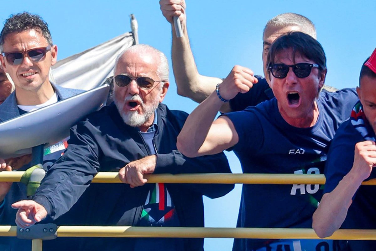 Carmine Tool De Filippo (@carminetool) on Twitter photo Cari tifosi della <a href="/juventusfc/">JuventusFC</a> non dimenticate questo. Ci sono cose che non si perdonano,e questa è una.
Il signore accanto a lui ci ha sempre riempito di merda.
C'è una giustizia superiore che rimette sempre i pezzi al posto giusto. Bisogna solo aspettare
#conte Cari tifosi della <a href="/juventusfc/">JuventusFC</a> non dimenticate questo. Ci sono cose che non si perdonano,e questa è una.
Il signore accanto a lui ci ha sempre riempito di merda.
C'è una giustizia superiore che rimette sempre i pezzi al posto giusto. Bisogna solo aspettare
#conte