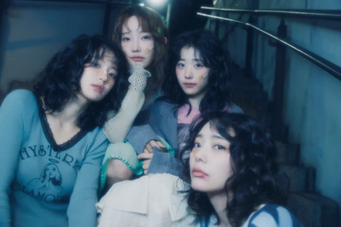 @official_QWER: RT by @Weekly_QWER: QWER The 3rd Mini Album ‘난 네 편이야, 온 세상이 불협일지라도’ CONCEPT PHOTO #QWER 📗2025.06.09 18:00(KST) ‘In a million noises, I’ll be your harmony’#QWER #온세상이불협일지라도 #beyourharmony