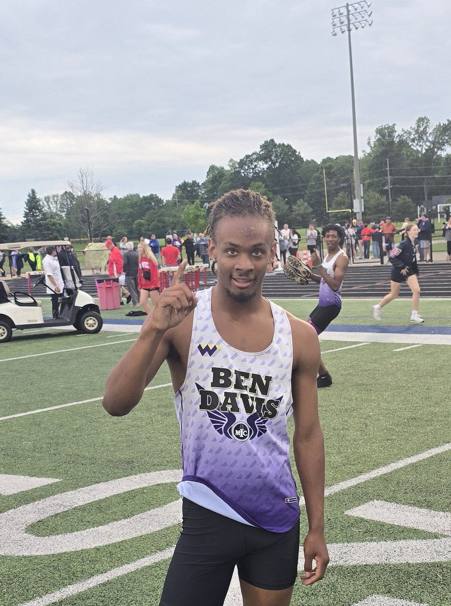 BDtrack's tweet photo. BD Trackman Robert Burns wins the Regional Title in the 300h in the 4th fastest time in BD history, 38.60! State bound in 2 events! https://t.co/RXAuCnUs4E