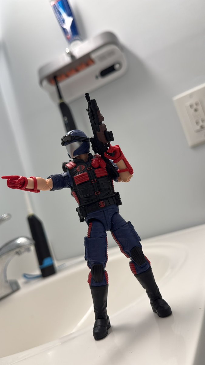 TheBearded_Sumo's tweet photo. You can never go wrong with a viper. I don’t care if you change the color way tweak the outfit . He still looks bad ass! I wouldn’t mind seeing female vipers … ooohhhh!!!! Have they made any before? #gijoe #gijoeclassifed #ACTIONFIGURES #gijoenation https://t.co/yXAhMa2vcr