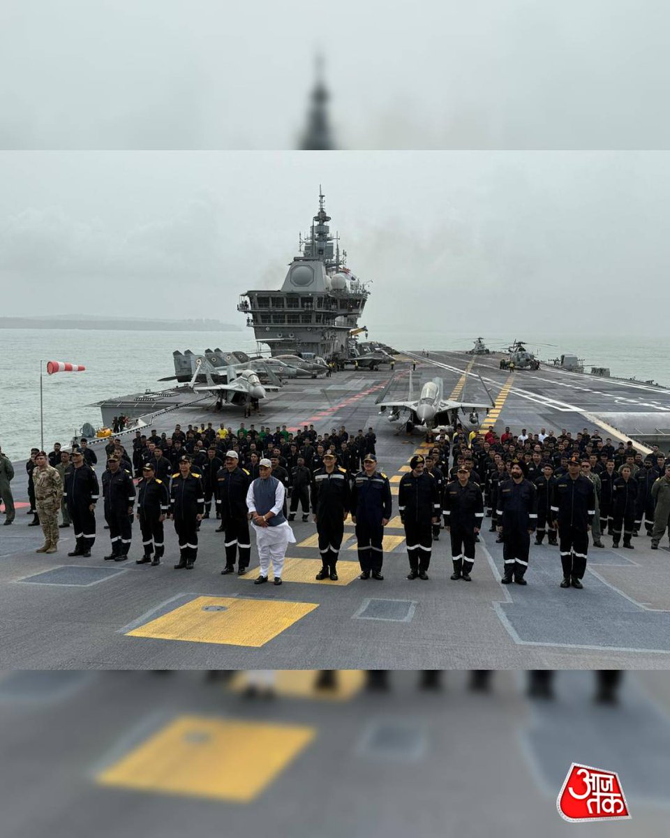 aajtak's tweet photo. INS विक्रांत पर रक्षा मंत्री राजनाथ सिंह, शौर्य को सलाम
#ATCard #AajTakSocial #RajnathSingh #IndianNavy #INSVikranth https://t.co/XPChhkrThf