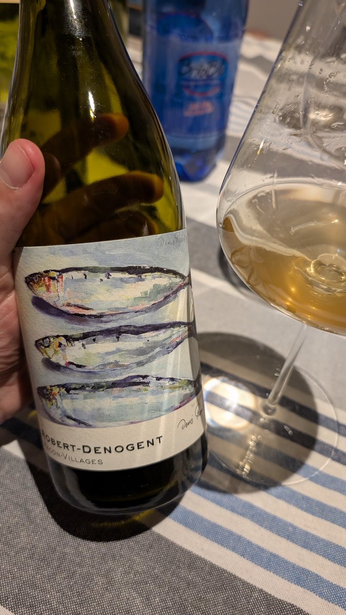 Stile "naturale" ma interessante. Acidità e Sapidità per una beva compulsiva! Lo ricomprerò 👍