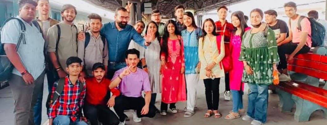 VC21991335's tweet photo. #VijayHonorsStudents #Vijayclasses
“जीवन का सबसे बड़ा आधार है छात्रो🧑🎓 को कामयाब करना मेरे लिए जीवन की सबसे बड़ी पूंजी यही है”
#Vijay https://t.co/EoCgSXJfzi