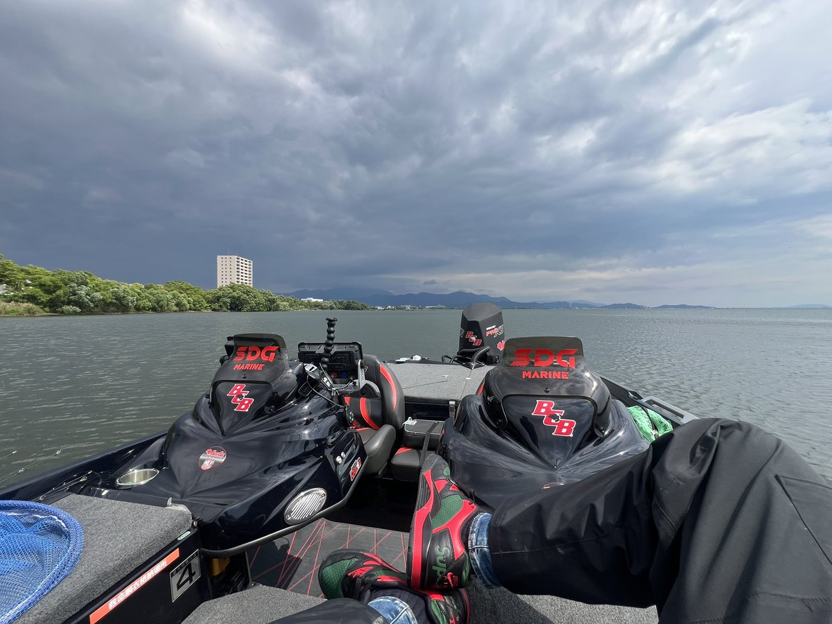 okuda_manabu's tweet photo. スーパー激荒れ琵琶湖さん
雲がエグい
#sdgmarine #basscat #ゼロワンパーカー発売中 https://t.co/dmNSYstEdT
