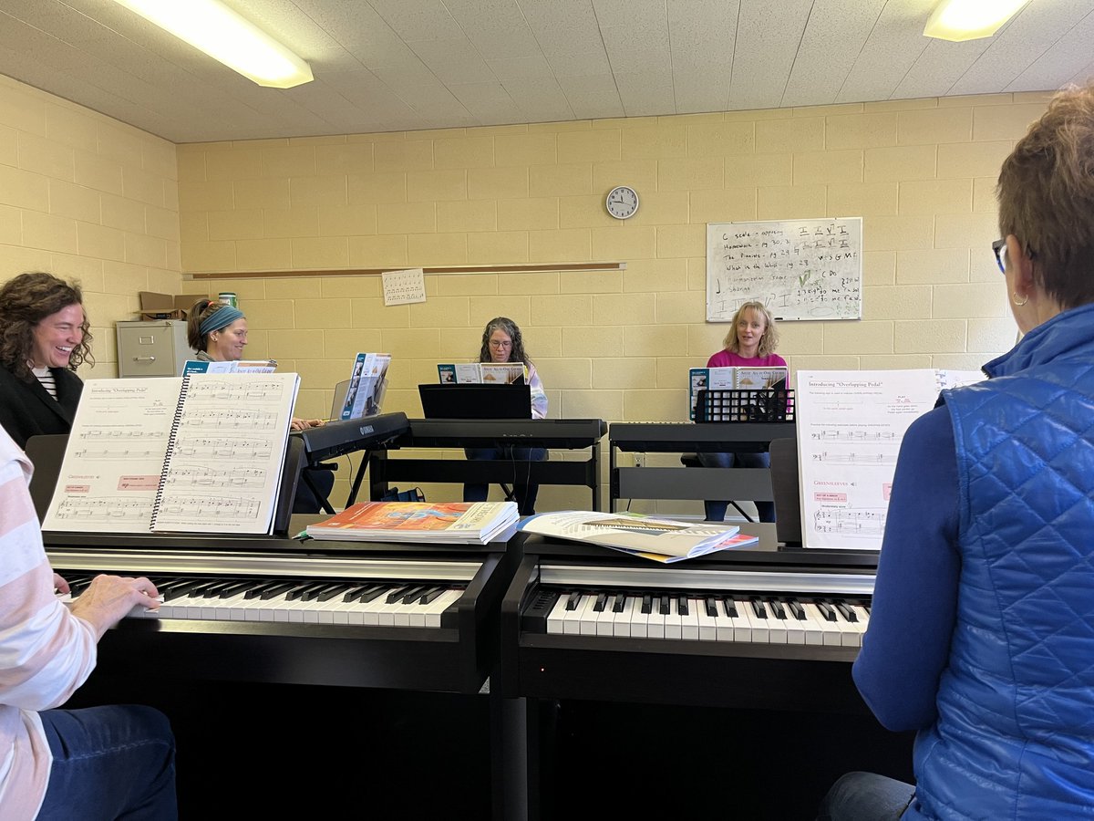 Not too early to sign up - Early Childhood Music School (ECMS) is registering for 2025-26 year! 🎉

ECMS has amazing classes for infants as young as 2 months old, all the way up to adults! 👶🎵

Mommy/Daddy &amp; Me music programs thru Adult classes!

Info: williamsburgfamilies.com/early-childhoo…