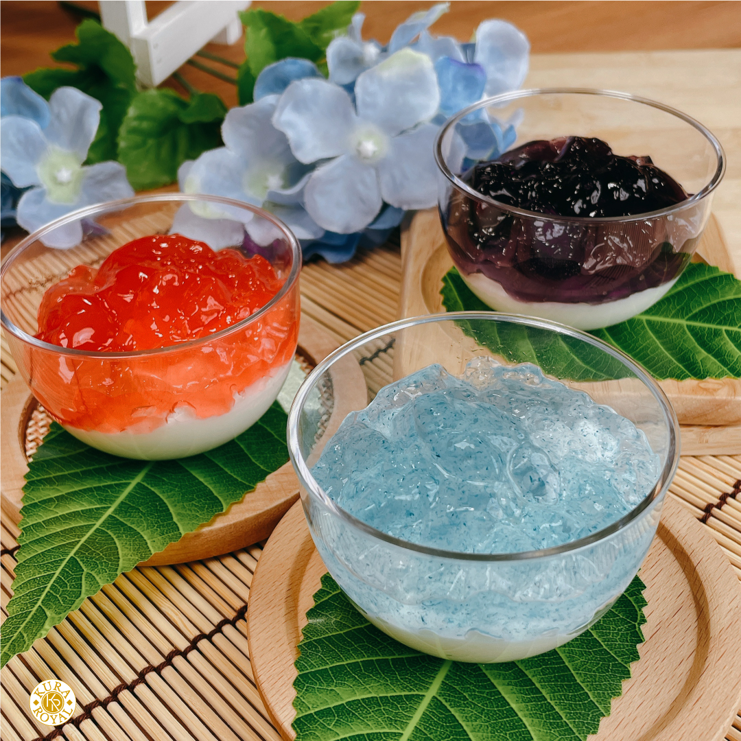 ✨新登場✨
『#あじさいジェリームース』
ぶどう風味🍇
いちご風味🍓
サイダー味🥤

ヨーグルトムースとそれぞれのゼリーが
爽やかな味わい😊

まるでジュエリーのようなスイーツ💠
みんなはどれが食べたい？

#くら寿司 #KURAROYAL #スイーツ