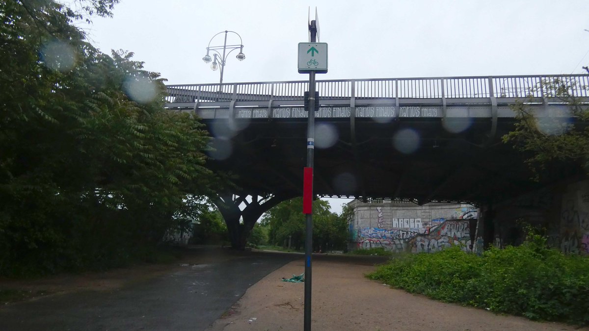 CMlerBerlin's tweet image. Tropfen auf dem feuchten #Mauerweg #Mauerradweg