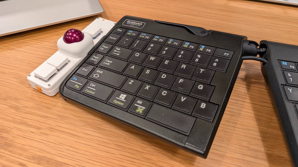 moton_jp's tweet photo. 左の位置でも使えて良いなぁ
自由に置けるのがNapeの魅力ですね
#NapeTrackball とGoldtouch https://t.co/DVE8XUTGLs