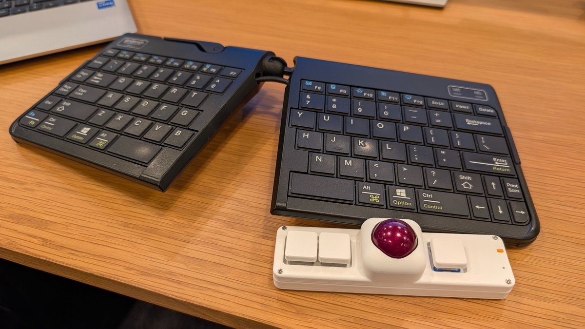 moton_jp's tweet photo. 左の位置でも使えて良いなぁ
自由に置けるのがNapeの魅力ですね
#NapeTrackball とGoldtouch https://t.co/DVE8XUTGLs