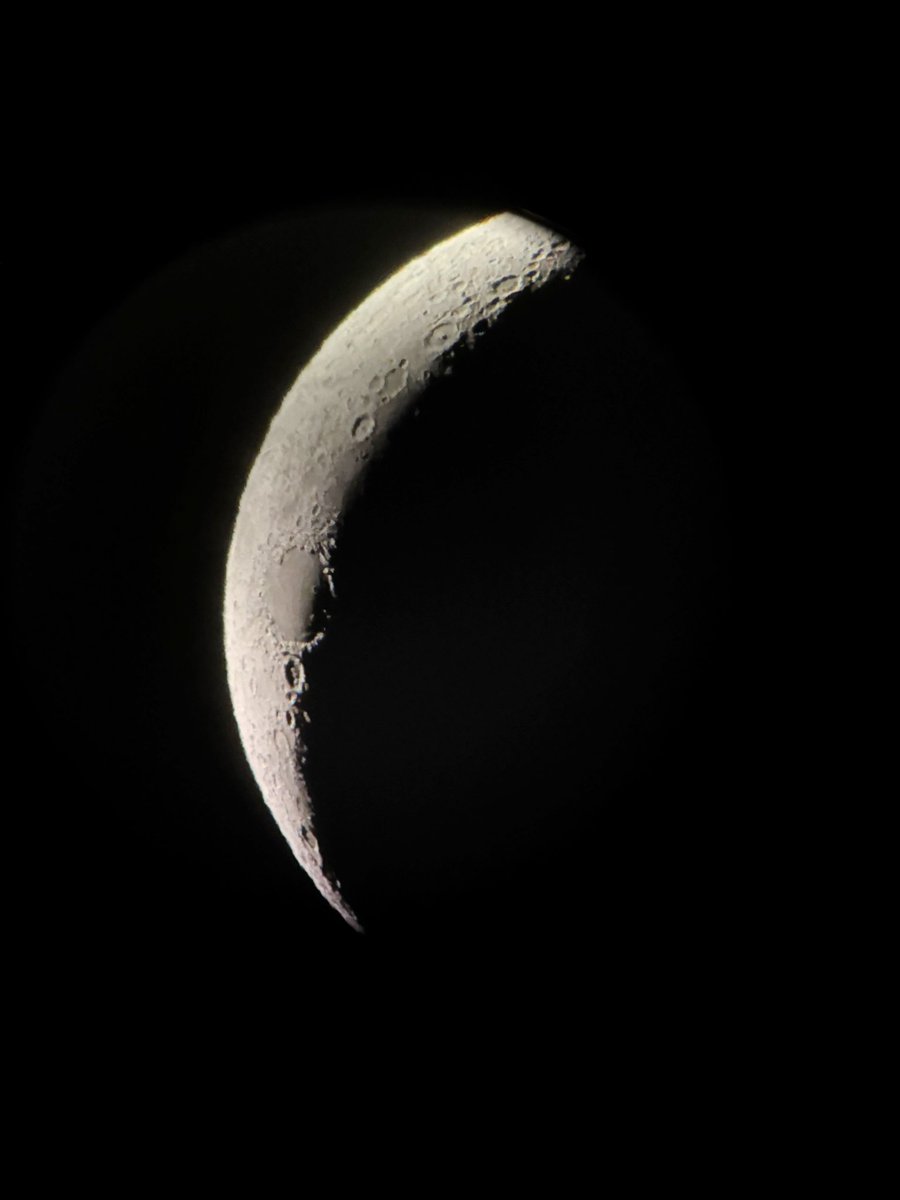 jameslaing's tweet photo. Tonight’s moon https://t.co/3xvFjurL8I