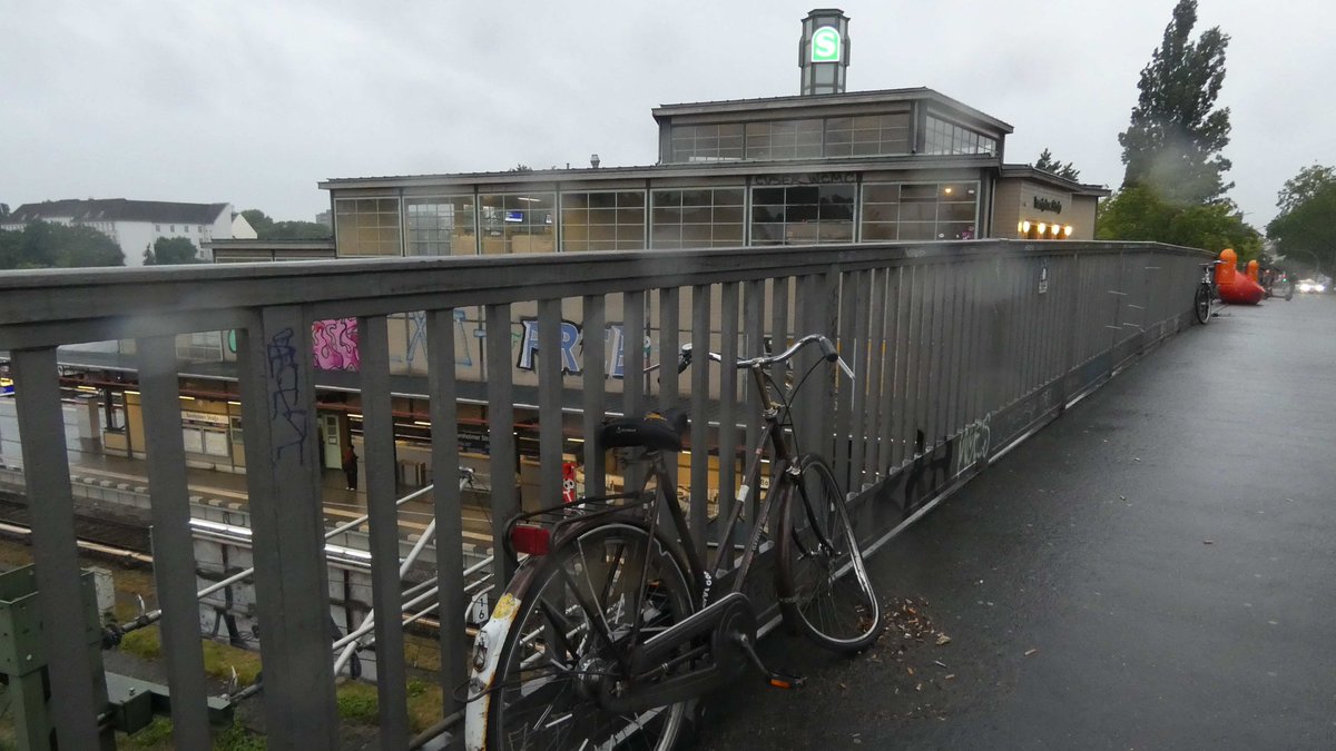 CMlerBerlin's tweet image. Tropfen auf dem feuchten #Mauerweg #Mauerradweg