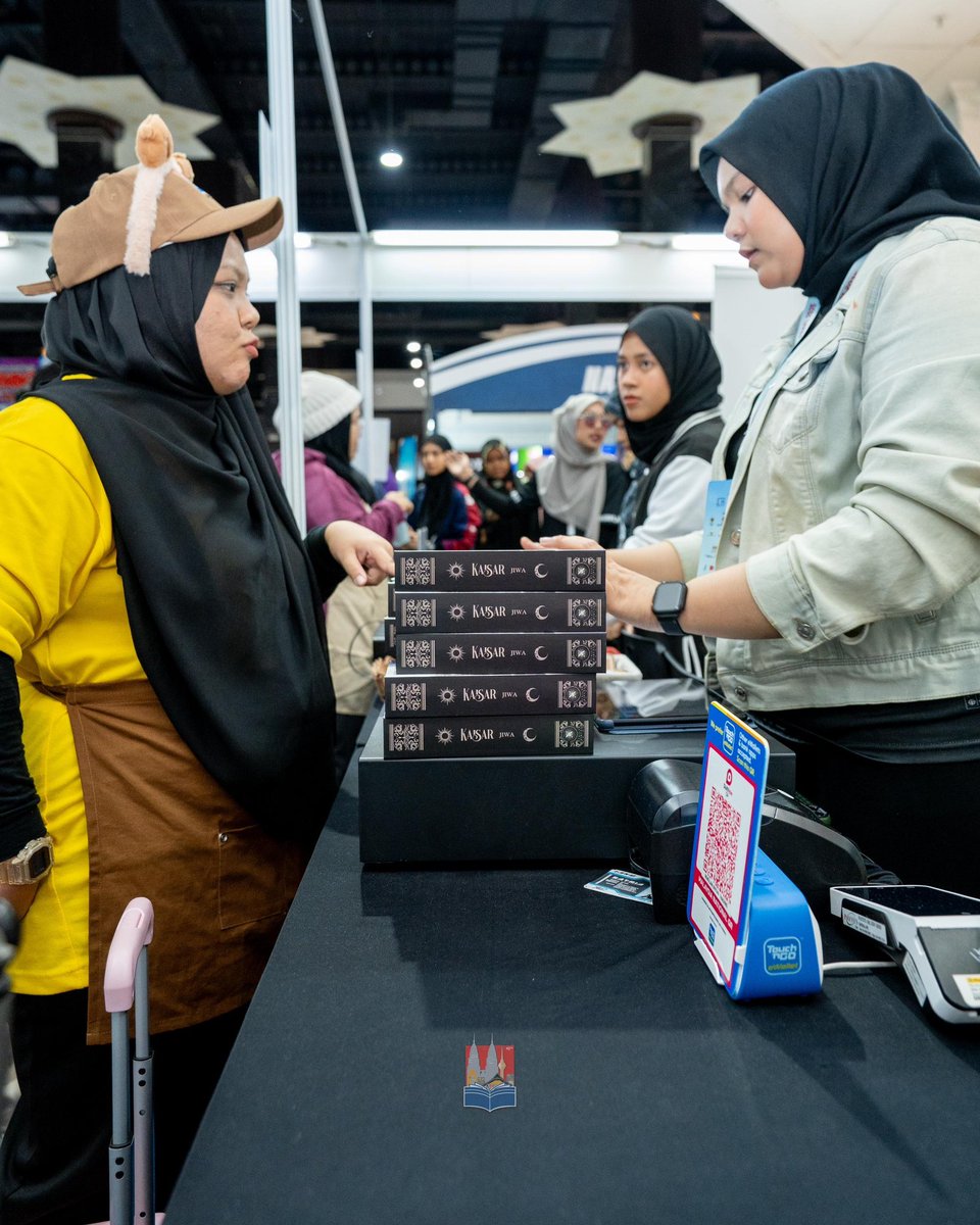 klibfmy's tweet photo. HARI KELAPAN PBAKL 2025 (1)
π Pesta Buku Antarabangsa Kuala Lumpur 2025
Tarikh: 23 Mei hingga 1 Jun 2025
Masa: 10 pagi hingga 10 malam
Lokasi: Pusat Dagangan Dunia Kuala Lumpur (WTCKL)
BUKU: MEMBACA, MEMIMPIN.
#PBAKL2025 #MalaysiaMembaca #MalaysiaMadani
#KLIBF2025 https://t.co/qAYI41DAj2