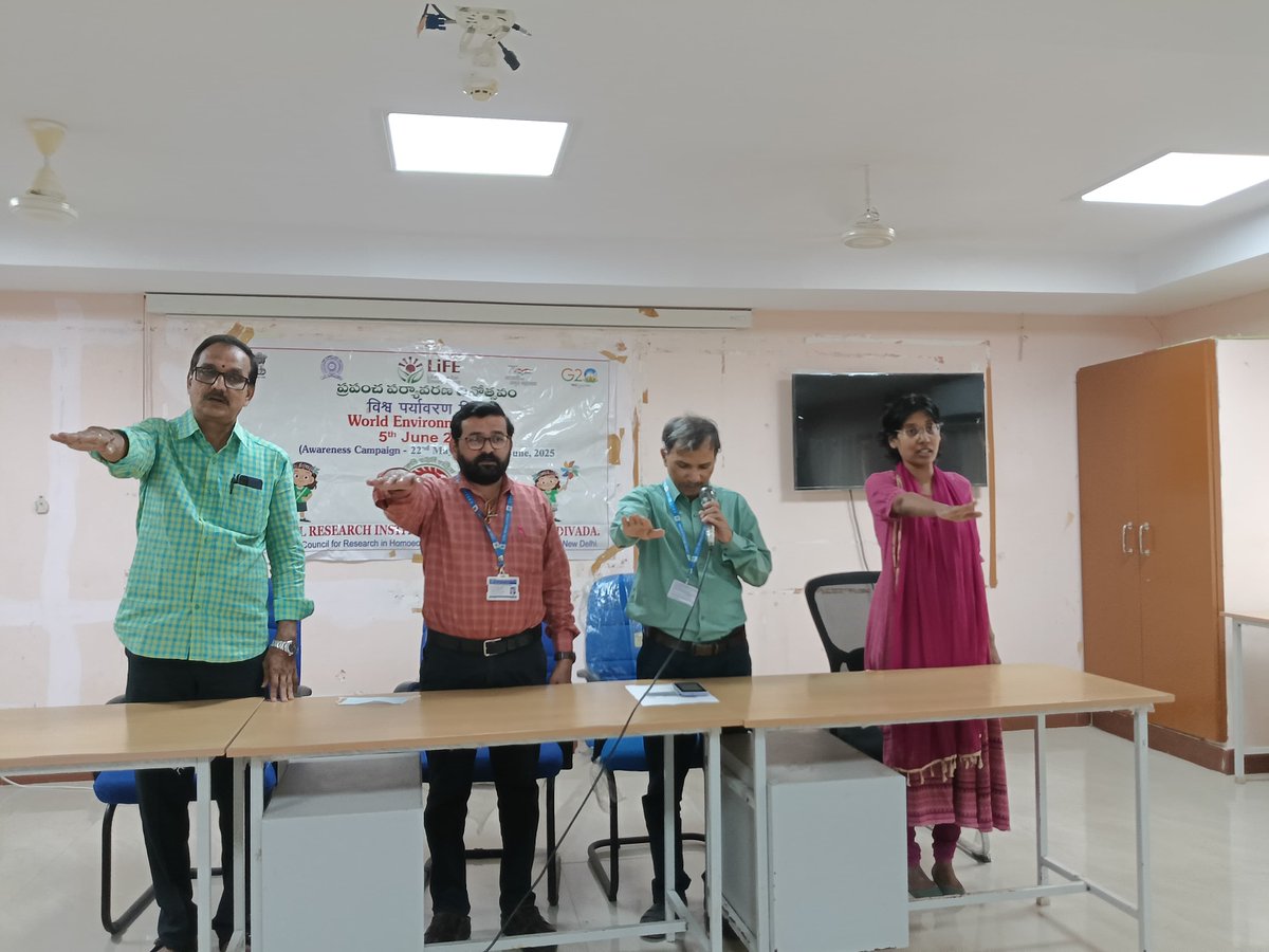 ccrhindia's tweet image. Sensitization program conducted on  and pledge was taken at Regional Research Institute for Homoeopathy Gudivada under Central Council for Research in Homoeopathy as part of awareness activities for observation of World Environment Day 2025.

#moayush #ccrh #sensitization…