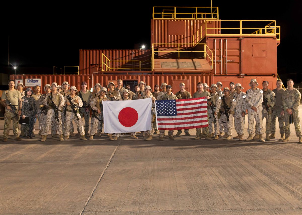 令和7年5月22日及び24日、第23次派遣海賊対処行動支援隊（#DGPE）の隊員が、ジブチ共和国に所在する米軍基地（キャンプレモニエ）において米軍と #CQB（近接戦闘）交流を行いました。この交流を通じて、日米間の連携を強化し、インド太平洋の航海の安全と地域の安定に貢献します。
#国際貢献 #海洋安全