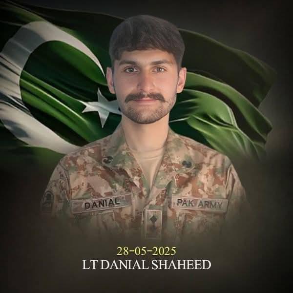 WaliKhan_TK's tweet photo. شمالی وزیرستان کے علاقے شوال میں گزشتہ شب دہشتگردوں نے سیکیورٹی چیک پوسٹ پر حملے کی کوشش کی، جسے پاک فوج نے بروقت اور مؤثر کارروائی سے ناکام بنا دیا۔ جھڑپ میں 6 دہشتگرد ہلاک ہوئے۔ 

شوال کی جھڑپ میں پاک فوج کے 4 جوان وطن پر قربان ہو گئے  🕊️🇵🇰 

#PakArmyForPeace #عوام_کامحافظ https://t.co/Qgvj9i04xy