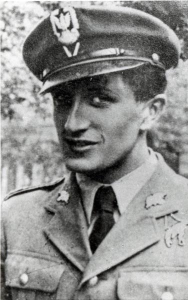 Born this day 30th.May 1915.
PO. Mieczyslaw Rozwadowski.
Polish One of THE FEW.
bbm.org.uk/airmen/Rozwado…
he failed to return from a combat with Me109s over the Channel off Dover.
Awarded the KW.
He was 25 years of age.