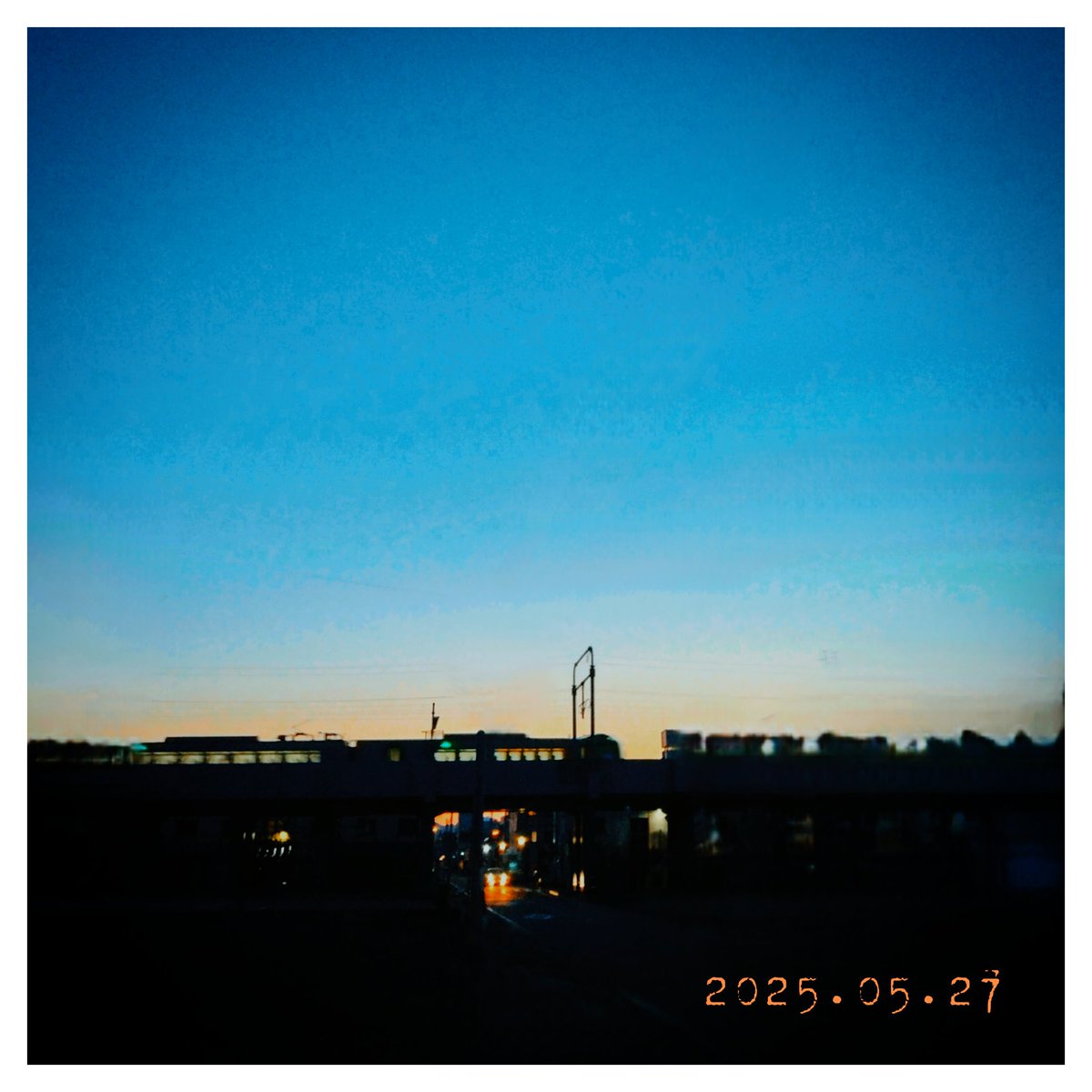 初夏の夕暮れのエモさを感じられるなら暑くてもいいやと思った帰り道