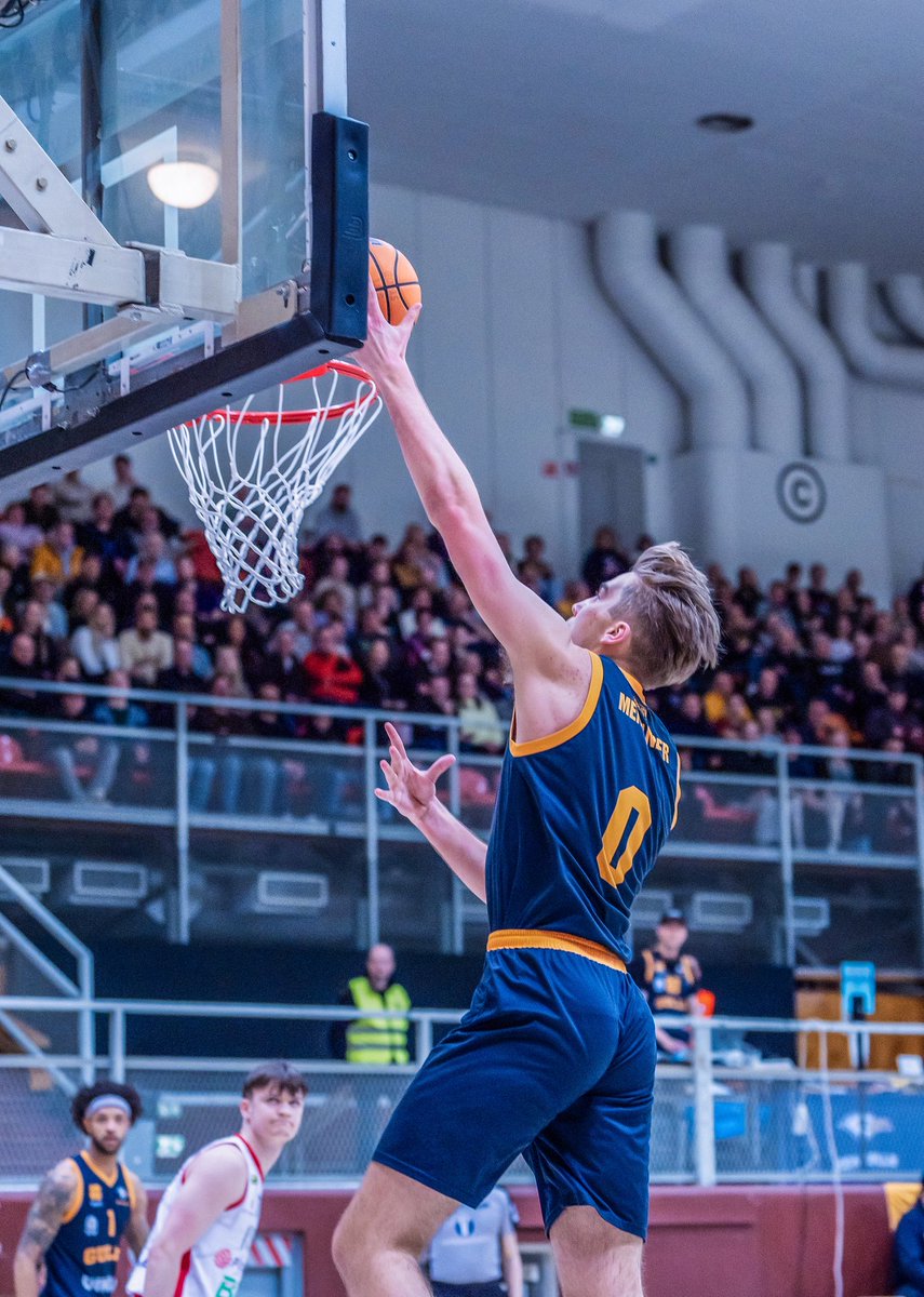 GullsBasketball's tweet image. ๐ฅ๐๐๐๐๐๐ ๐๐๐๐๐๐๐ ๐๐๐๐๐๐๐:
#0 Henri Mennander
Joukkueen viihdyttรคjรค Henkka pelasi Gullsissa jo kolmannen kautensa!๐
๐ธ Samira Lee
#gullsnation