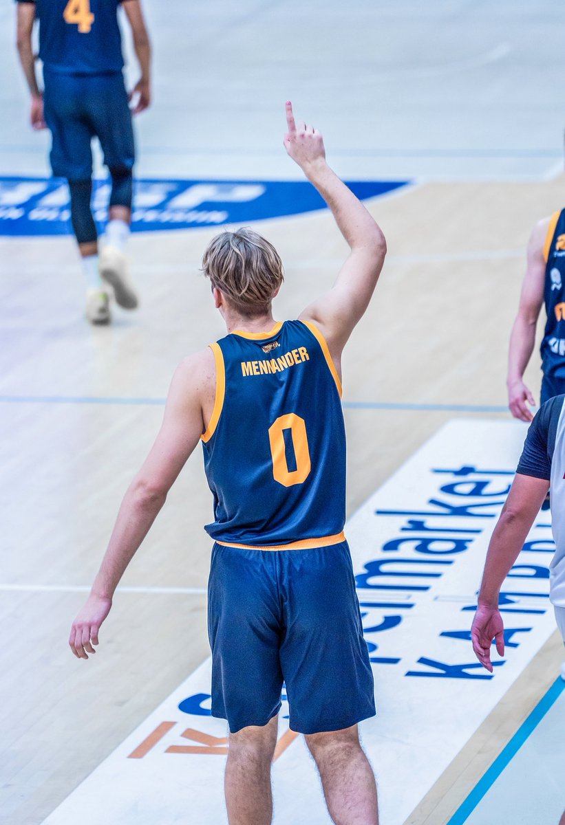 GullsBasketball's tweet image. ๐ฅ๐๐๐๐๐๐ ๐๐๐๐๐๐๐ ๐๐๐๐๐๐๐:
#0 Henri Mennander
Joukkueen viihdyttรคjรค Henkka pelasi Gullsissa jo kolmannen kautensa!๐
๐ธ Samira Lee
#gullsnation