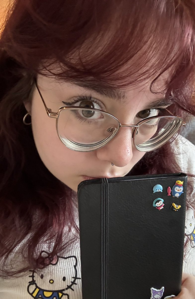 i’m at twitchcon this weekend !! 

if you find me, i will have a lil book on me if you’d like to draw a doodle, or write a message ^-^