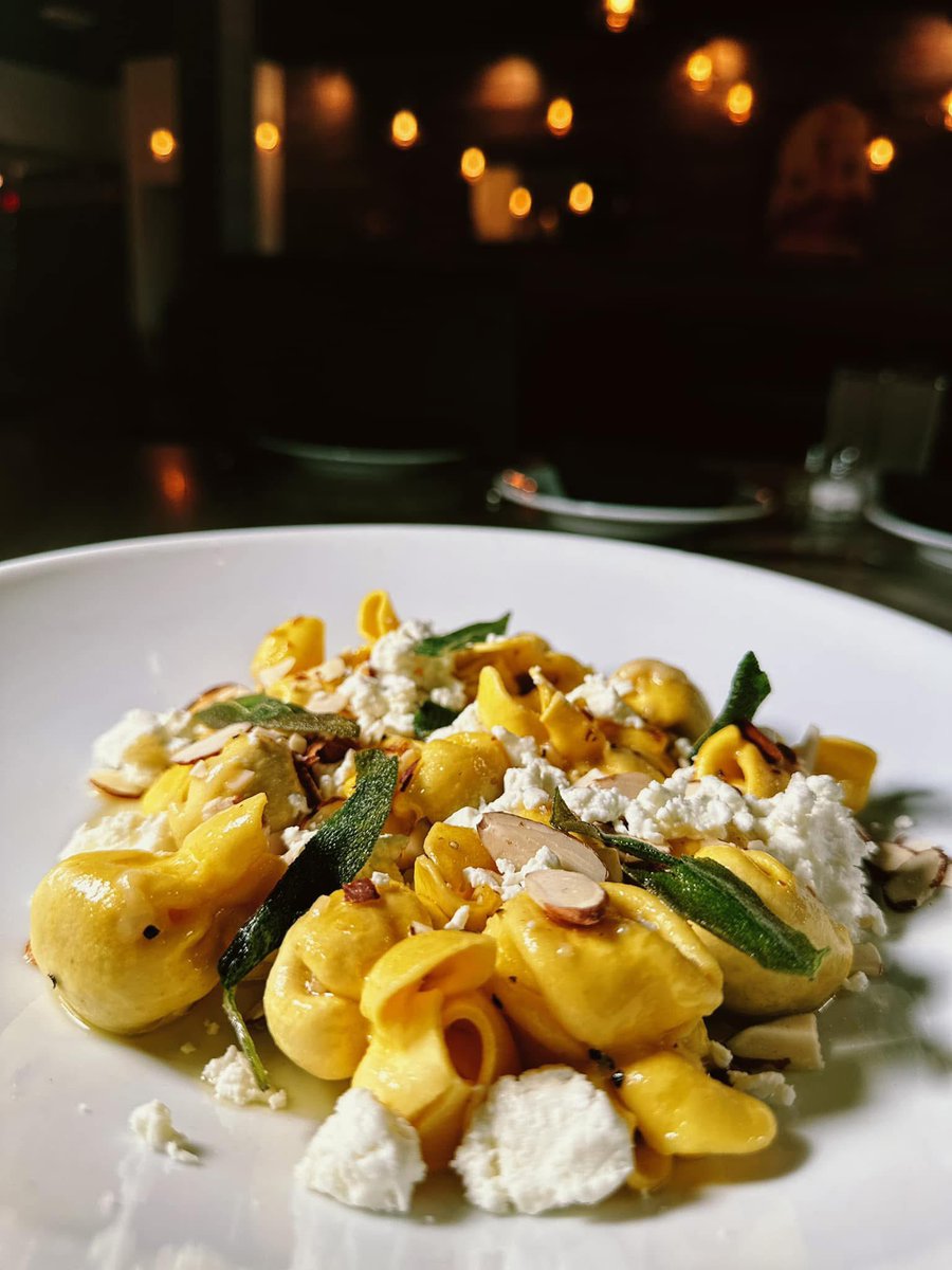 Chefmarkcoakley's tweet image. Butternut Squash Sacchetti
Brown Butter, Goat Cheese, Sliced Almonds and Crispy Sage 🔥👀 #italian #foodie #foodies